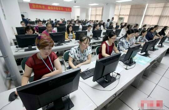 2016广东高考阅卷现场:一天点6000次鼠标_广